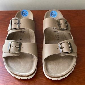 NEW - NEVER WORN Autenti Leather Sandals, Women’s Size 6, Made in Spain